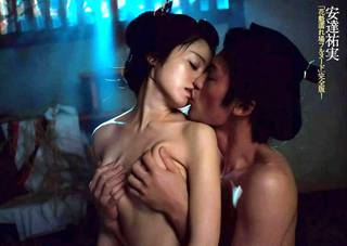 Yumi Adachi Photos9