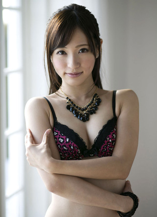 Moe Amatsuka Photos810