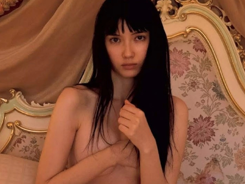 市川紗椰さん画像集61枚【セミヌード】