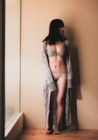 影山優佳 画像45