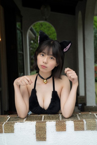 Hina Kikuchi Photos64
